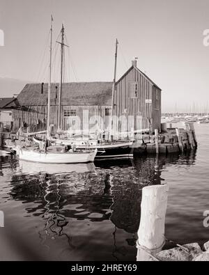 1970S MOTIF # 1 PÊCHE SIMPLE SHACK DANS ROCKPORT MA EST LE BÂTIMENT LE PLUS PEINT DANS LE MONDE - R17534 HAR001 REPRÉSENTATION HARS Banque D'Images