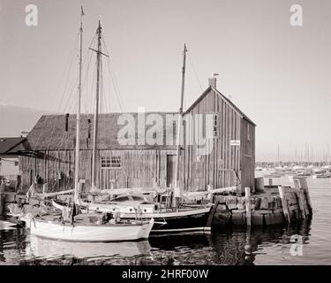 1970S MOTIF # 1 PÊCHE SIMPLE SHACK DANS ROCKPORT MA EST LE BÂTIMENT LE PLUS PEINT DANS LE MONDE - R24010 HAR001 HARS MA NOUVELLE ANGLETERRE ROCKPORT NOIR ET BLANC HAR001 MOTIF ANCIENNE REPRÉSENTATION Banque D'Images