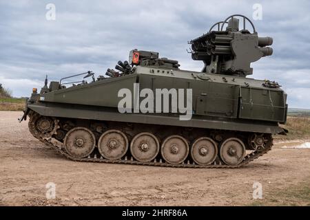 Véhicule blindé à chenilles Alvis Stormer Starstreak CVR-T de l'armée britannique équipé d'un système de missiles à grande vitesse de défense aérienne à courte portée en action sur un Banque D'Images