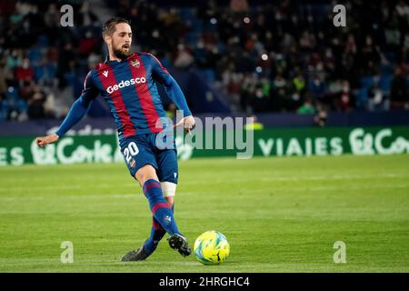 Valence, Espagne, 25 février 2022. Jorge Miramon, l'avant de Levante, lors du match de LaLiga entre Levante ud et Elche CF au stade Ciutat de Valencia. (Photo de Jose Miguel Fernandez /Alay Live News ) Credit: Jose Miguel Fernandez/Alay Live News Banque D'Images