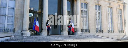 PARIS, FRANCE - 6 SEPTEMBRE 2021 : l'entrée (à l'intérieur de la cour) de l'Elysée (Palais de l'Elysée) Banque D'Images
