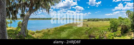 Panorama de la rivière Crystal depuis le parc national archéologique de Crystal River - Crystal River, Floride, États-Unis Banque D'Images