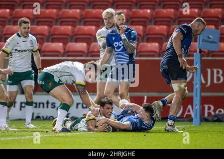 Manchester, Royaume-Uni. 25th févr. 2022. 25th février 2022 ; AJ Bell Stadium, sale, Angleterre ; Gallagher Premiership rugby, Vente versus London Irish: Nick Phipps of London Irish a Try Credit: Action plus Sports Images/Alay Live News Banque D'Images