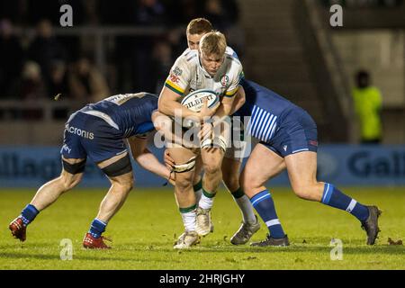 Manchester, Royaume-Uni. 25th févr. 2022. 25th février 2022 ; AJ Bell Stadium, sale, Angleterre ; Gallagher Premiership rugby, Vente contre London Irish: Tom Pearson de London Irish est abordé crédit: Action plus Sports Images/Alay Live News Banque D'Images