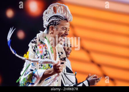 Cologne, Allemagne. 25th févr. 2022. Jorge Gonzalez se tient dans le spectacle de danse RTL 'let's Dance' dans le Coloneum. Credit: Rolf Vennenbernd/dpa/Alay Live News Banque D'Images