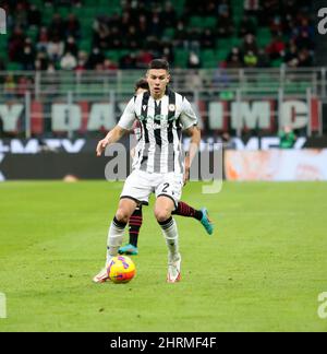 Nehuen Perez d'Udinese Calcio pendant le championnat italien Serie Un match de football entre AC Milan et Udinese Calcio le 25 février 2022 au stade San Siro à Milan, Italie - photo Nderim Kacili / DPPI Banque D'Images