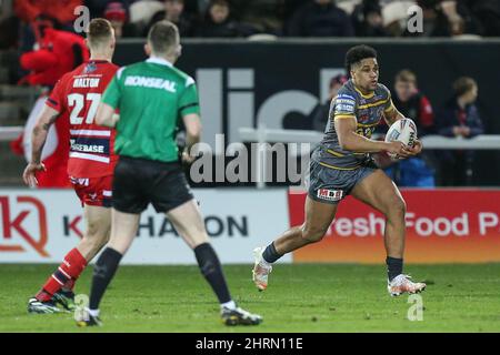 Derrell Olpherts #2 de Castleford Tigers en action pendant le match en, le 2/25/2022. (Photo de David Greaves photos/ via/News Images/Sipa USA) Credit: SIPA USA/Alay Live News Banque D'Images