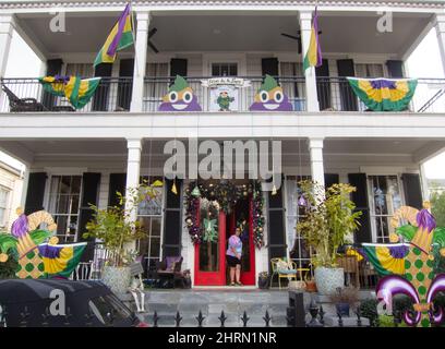 2022 Mardi gras maison décorée dans le quartier des jardins de la Nouvelle-Orléans. Banque D'Images