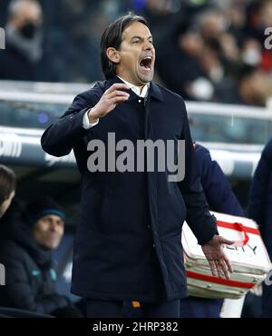 Gênes. 25th févr. 2022. L'entraîneur-chef de l'Inter Milan, Simone Inzaghi, réagit lors d'un match de football de série Entre Gênes et l'Inter Milan à Gênes, Italie, 25 février 2022. Credit: STR/Xinhua/Alay Live News Banque D'Images