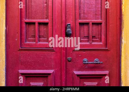 Vieille porte rouge Banque D'Images