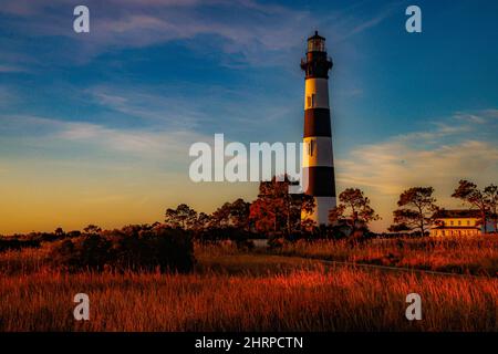 Vue sur le phare de l'île de Bodie au coucher du soleil. États-Unis. Banque D'Images