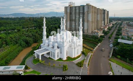 Vue aérienne de la mosquée AT-Thohir vue panoramique la plus grande ...