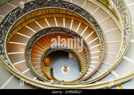 Vue de dessus de beaux escaliers ronds Banque D'Images