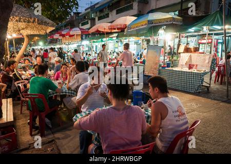 Restaurants de rue de fruits de mer à Cheung Chau, une île de la périphérie des nouveaux territoires de Hong Kong Banque D'Images