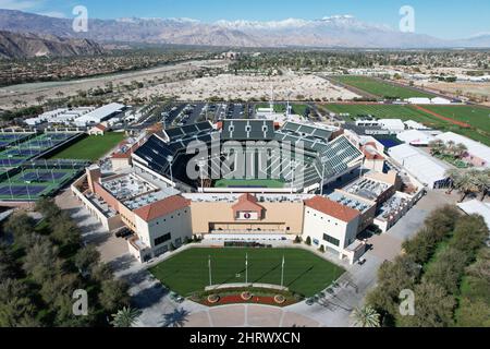 Une vue aérienne du stade 1 au Indian Wells tennis Garden, le vendredi 25 février 2022, à Indian Wells, Calif. L'installation est le site du BNP pari Banque D'Images