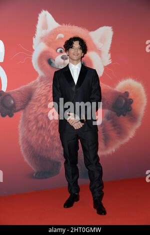 Rome, Italie. 25th févr. 2022. Manuel assiste au tapis rouge du film de Disney Red au Space Cinema Moderno. Crédit : SOPA Images Limited/Alamy Live News Banque D'Images