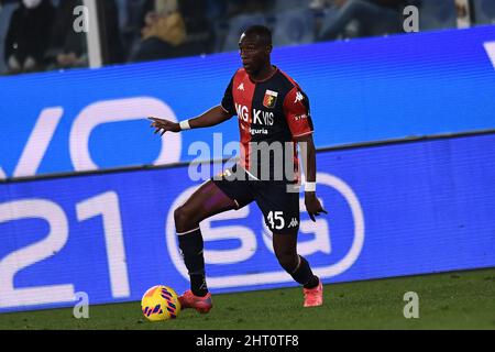 Gênes, Italie. 25th févr. 2022. Kelvin Yeboah (Gênes) pendant le match italien 'erie A' entre Genoa 0-0 Inter au stade Luigi Ferraris le 24 février 2022 à Genova, en Italie. Credit: Maurizio Borsari/AFLO/Alay Live News Credit: AFLO Co. Ltd./Alay Live News Banque D'Images