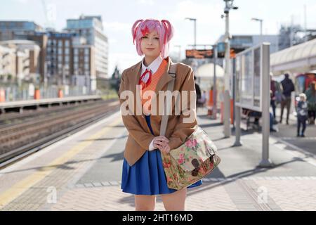 Londres, Royaume-Uni. 26th févr. 2022. Des cojoueurs dédiés arrivent pour le premier jour de la convention de printemps Comic con à l'Olympia London. Credit: Guy Corbishley/Alamy Live News Banque D'Images