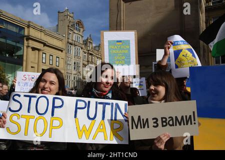 Ukraine support Demo, Stop the Putin and War in Ukraine, Newcastle upon Tyne, Royaume-Uni. 26th févr. 2022. Crédit de nouvelles : NOUVELLES en direct DE DEW/Alamy Banque D'Images