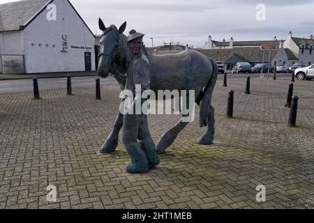 Le carter et sa sculpture de cheval par David Annand, rivière Irvine Quayside, Irvine, North Ayrshire, Écosse, Royaume-Uni Banque D'Images