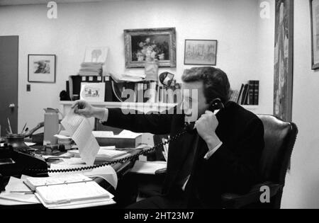 Le journaliste politique David Frost à New York pour son apparition sur la version américaine de la télévision satirique, "c'était la semaine qui a été" 16th mars 1965. Banque D'Images