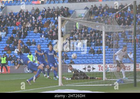 CARDIFF, ROYAUME-UNI. 26th FÉVRIER lors du match de championnat Sky Bet entre Cardiff City et Fulham au Cardiff City Stadium, Cardiff, le samedi 26th février 2022. (Credit: Jeff Thomas | MI News) Credit: MI News & Sport /Alay Live News Banque D'Images