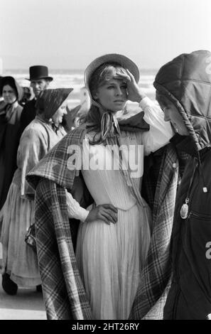 Julie Christie sur le set de «loin de la foule de mounding» à Weymouth, Dorset. 27th septembre 1966. Banque D'Images