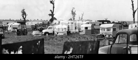 Partie d'un campement de voyageurs irlandais sur terre au large de Mackadown Lane, Sheldon, Birmingham, West Midlands. 23rd juin 1966. Banque D'Images