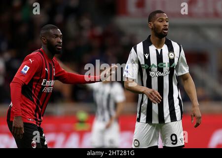 Stade San Siro, Milan, Italie, 25 février 2022, Norberto Bercinque Gomes Beruncal (Udinese Calcio) et Fikayo Tomori (AC Milan) pendant AC Milan v Banque D'Images