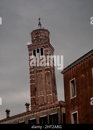 Campanile de Santo Stefano Leaning Bell Tower à Venise, Italie Banque D'Images