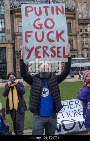 Glasgow, Écosse, Royaume-Uni. 26th février 2022. Les gens se rassemblent sur la place George pour protester contre l'invasion russe de l'Ukraine. Credit: SKULLY/Alay Live News Banque D'Images