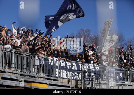 Côme, Italie. 26th févr. 2022. Brescia Calcio supporters claquent leurs mains pendant Como 1907 vs Brescia Calcio, match de football italien série B à Côme, Italie, février 26 2022 crédit: Agence de photo indépendante/Alamy Live News Banque D'Images