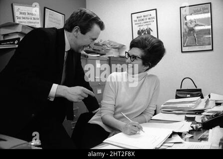 Le journaliste politique David Frost à New York pour son apparition sur la version américaine de la télévision satirique, "c'était la semaine qui a été" 16th mars 1965. Banque D'Images