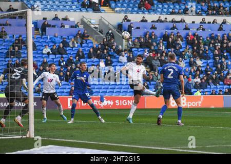 Cardiff, Royaume-Uni. 26th févr. 2022. Aleksandar Mitrovic #9 des têtes de Fulham à Goal à Cardiff, Royaume-Uni, le 2/26/2022. (Photo par Mike Jones/News Images/Sipa USA) crédit: SIPA USA/Alay Live News Banque D'Images