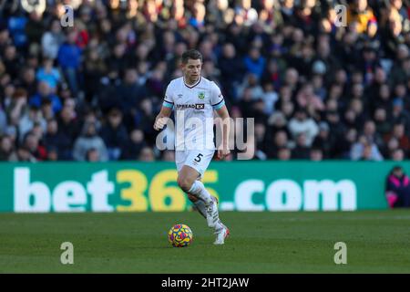 26th février 2022 ; Selhurst Park, Crystal Palace, Londres, Angleterre ; Premier League football, Crystal Palace versus Burnley: James Tarkowski de Burnley Banque D'Images