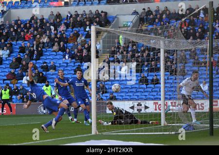 CARDIFF, ROYAUME-UNI. 26th FÉVRIER lors du match de championnat Sky Bet entre Cardiff City et Fulham au Cardiff City Stadium, Cardiff, le samedi 26th février 2022. (Credit: Jeff Thomas | MI News) Credit: MI News & Sport /Alay Live News Banque D'Images