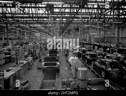 La chaîne d'assemblage de voitures Jaguar de type E de l'usine de Brown's Lane, Coventry, s'est arrêtée en raison des réductions de gaz.20th janvier 1966 Banque D'Images