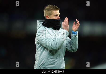 Oleksandr Zinchenko de Manchester City applaudit les fans à mi-temps lors du match de la Premier League à Goodison Park, Liverpool. Date de la photo: Samedi 26 février 2022. Banque D'Images