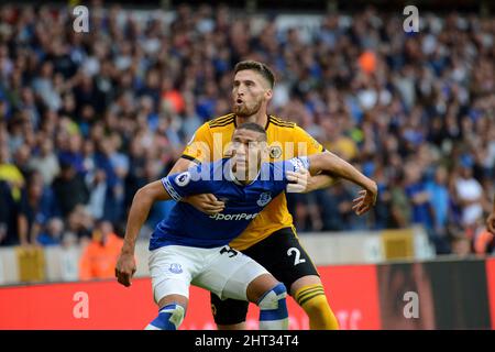 Matt Doherty de Wolverhampton Wanderers et Richarlison d'Everton. Wolverhampton Wanderers / Everton à Molineux 11/08/2018 - English Premier League Banque D'Images