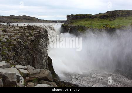 Île - Dettifoss-Wasserfall und Jökulsárgljúfur-Schlucht / Iceand - cascade de Dettifoss et gorge de Jökulsárgljúfur / Banque D'Images