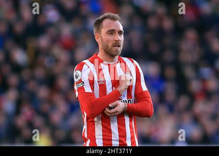 Londres, Royaume-Uni. 26th févr. 2022. Christian Eriksen de Brentford en action pendant le match. Match de première ligue, Brentford et Newcastle Utd au Brentford Community Stadium de Brentford, Londres, le samedi 26th février 2022. Cette image ne peut être utilisée qu'à des fins éditoriales. Utilisation éditoriale uniquement, licence requise pour une utilisation commerciale. Aucune utilisation dans les Paris, les jeux ou les publications d'un seul club/ligue/joueur. photo par Steffan Bowen/Andrew Orchard sports photographie/Alay Live news crédit: Andrew Orchard sports photographie/Alay Live News Banque D'Images