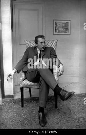 Le journaliste politique David Frost à New York pour son apparition sur la version américaine de la télévision satirique, "c'était la semaine qui a été" 16th mars 1965. Banque D'Images