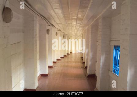 Long couloir blanc dans la Lavra Kiev-Pechersk Banque D'Images