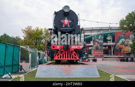 12 septembre 2021, Moscou, Russie. Ancienne locomotive au stade 'Russian Railways - Arena' à Cherkizovo Banque D'Images