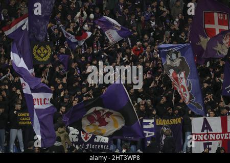 Stade MAPEI, Reggio Emilia, Italie, 26 février 2022, Les partisans de Fiorentina pendant les États-Unis Sassuolo vs ACF Fiorentina - le football italien Serie A match Banque D'Images