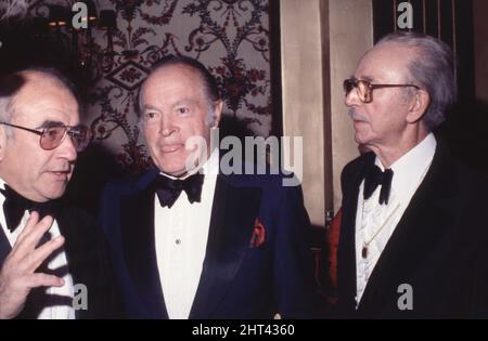 Ed Asner, Bob Hope et Jack Albertson le 27 mars 1980. Crédit: Ralph Dominguez/MediaPunch Banque D'Images