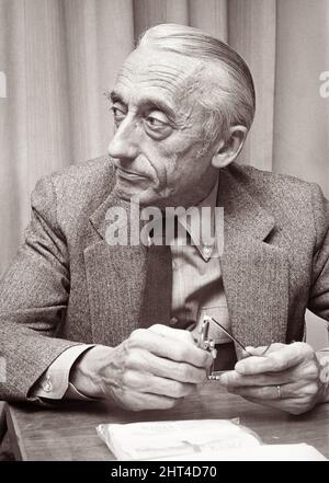 Jacques-Yves Cousteau (1910-1997), explorateur et pionnier français de l'eau, à la Haye, en Hollande du Sud, le 30 mars 1972. Banque D'Images