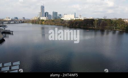 Austin, Texas, États-Unis. 27 décembre 2021. Coucher de soleil à {City}, {State}. Le temps à Austin s'est enfin stabilisé. Après un mois de décembre anormalement chaud, Janu Banque D'Images