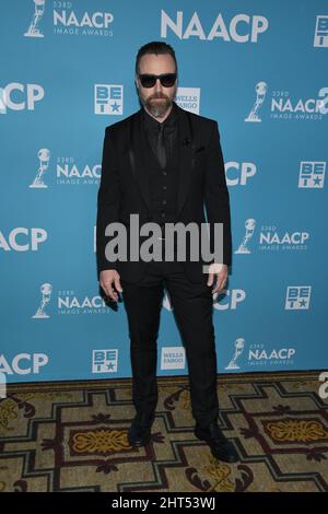 Los Angeles, États-Unis. 26th févr. 2022. Dustin Harnish arrive à la NAFPA image Awards Viewing Party 53rd qui s'est tenue au Hollywood Roosevelt à Los Angeles, CA, le samedi 26 février 2022. (Photo par Sthanlee B. Mirador/Sipa USA) crédit: SIPA USA/Alay Live News Banque D'Images