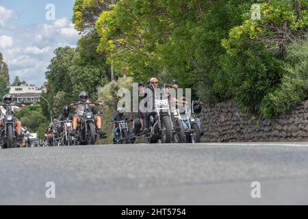 Tauranga Nouvelle-Zélande - février 26 2022; les personnes locales qui prennent part à la pandémie de cavid anti-mandat protéger mars dirigé par moto cavalcade congé Memo Banque D'Images